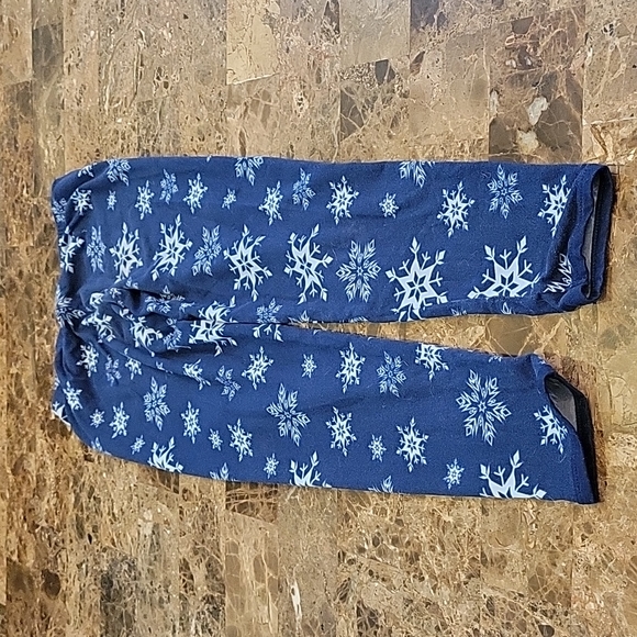 2 Pairs of Long Sleeve Elsa Pajamas - Picture 8 of 15